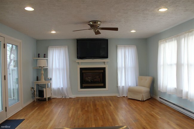 Foto del edificio - 3 br, 2 bath House - 194 Allen Ave
