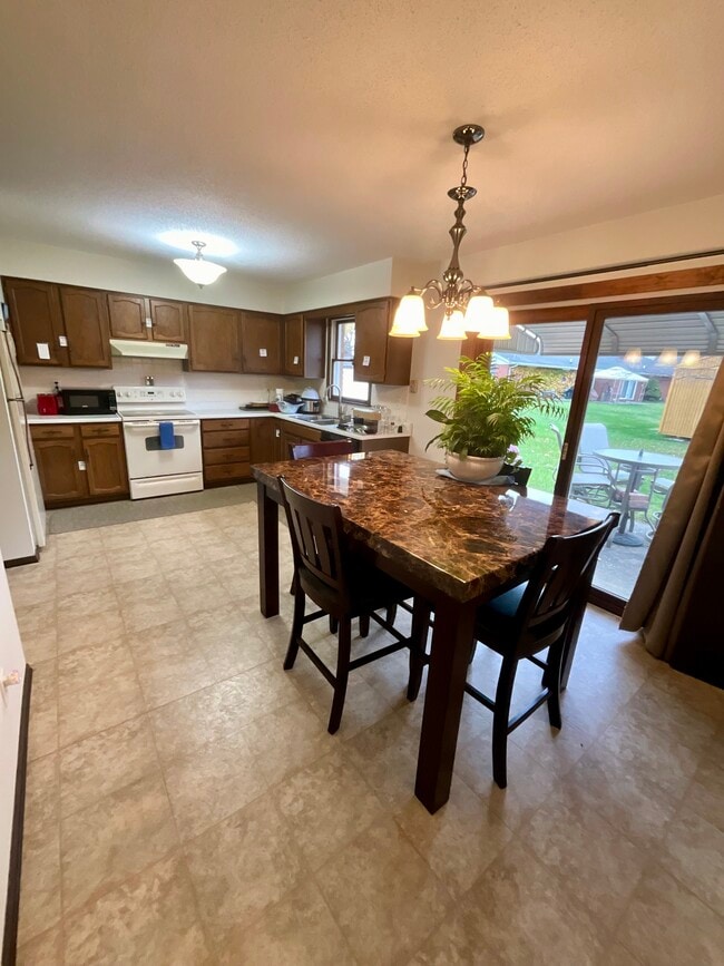 2540 Demorrow Cir, Stevensville, MI 49127 House Rental in