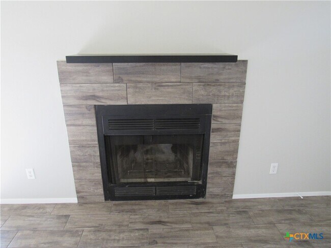 Foto del edificio - 3703 Holbert Dr