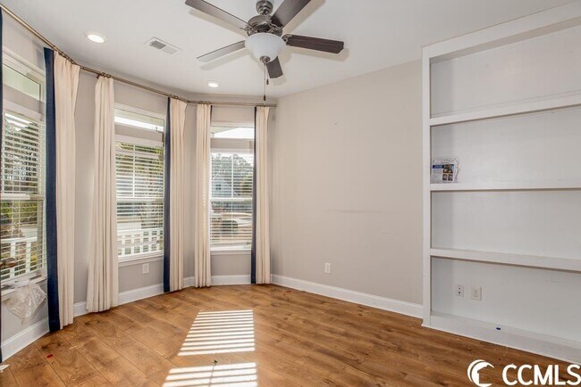 Foto del edificio - 1208 Ficus Dr