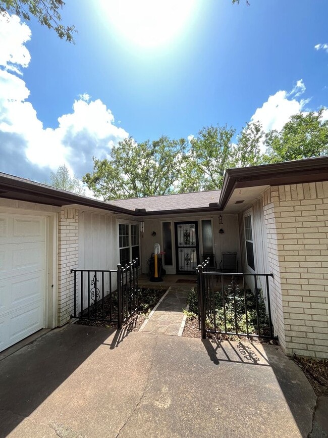 Foto del edificio - Superb 3 bedroom 2.5 bath home in Springda...