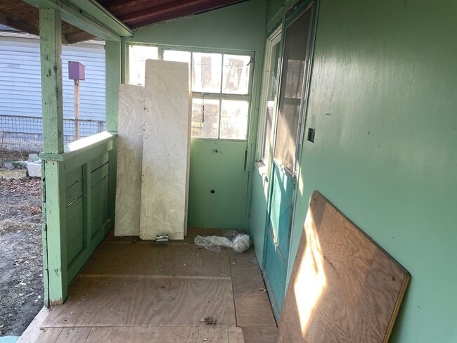 Building Photo - 3 Bed - 1 Bath - Single Family Home in Cle...