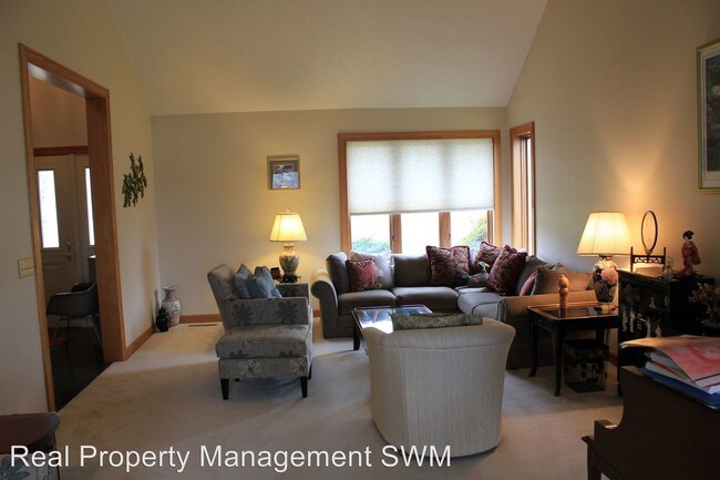 Building Photo - 4 br, 2.5 bath House - 6049 Paw Paw Lake Rd