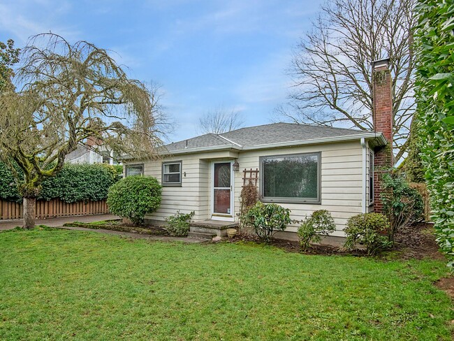 Building Photo - Wonderful 2-bdr/1-bath house in Cully—Larg...