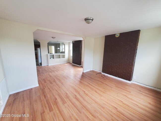 Building Photo - 57 1/2 Saratoga Ave