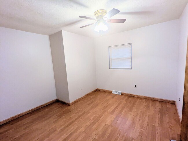 Building Photo - 1 br, 1 bath House - 1520 12th Ave