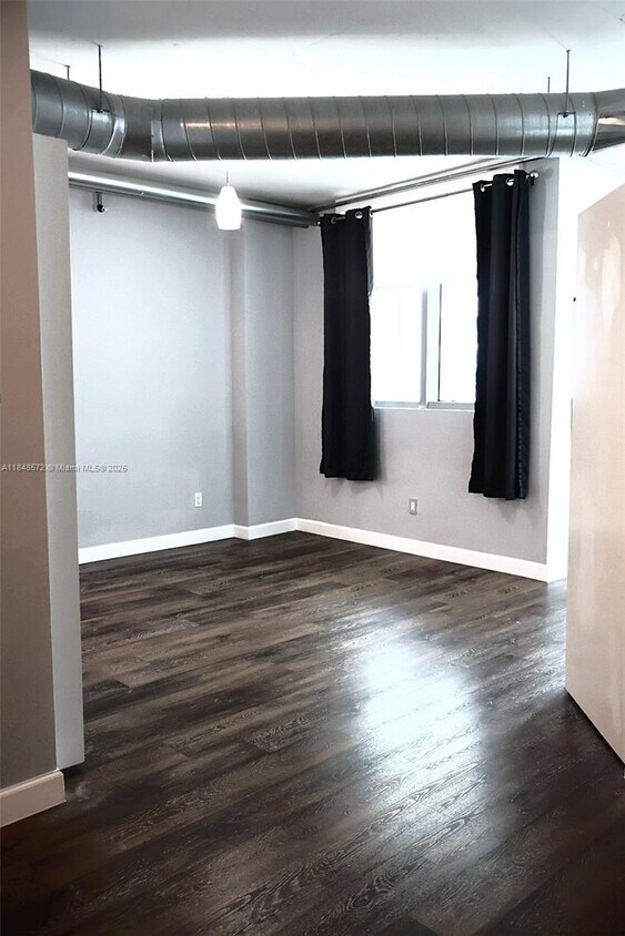 Foto principal - 690 SW 1st Ct