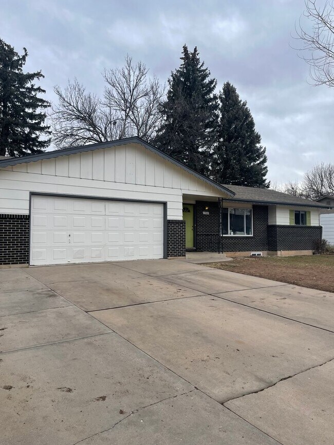 Foto del edificio - STUDENTS WELCOME! Spacious Home in West Ft. Collins w/ Large Fenced Yard, Garage