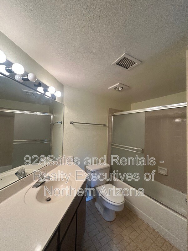 Building Photo - 4005 N Goodwin Cir