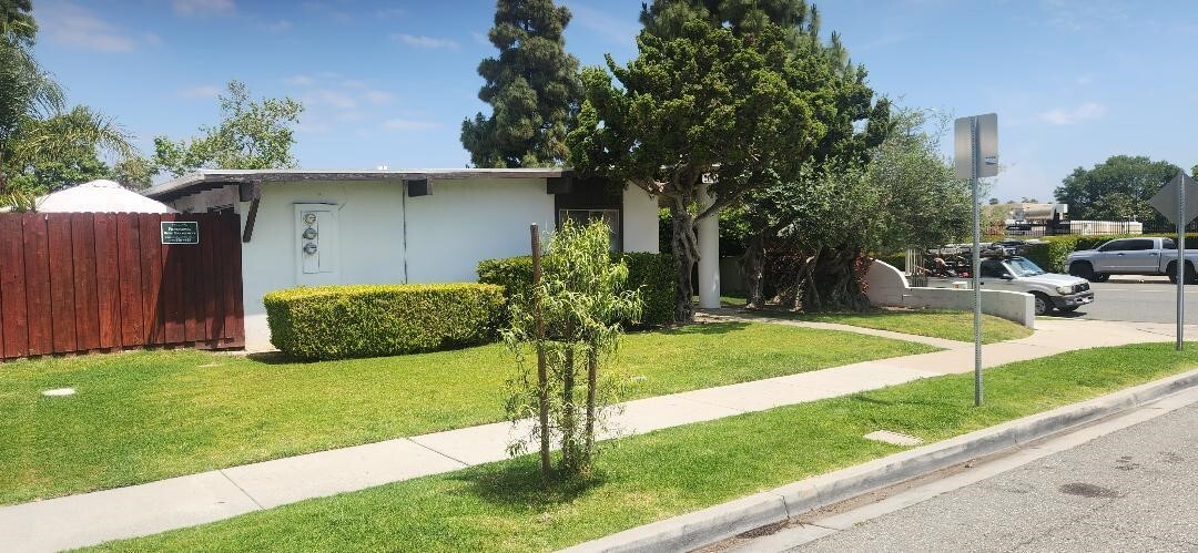 Building Photo - 100 Clearbrook Ln