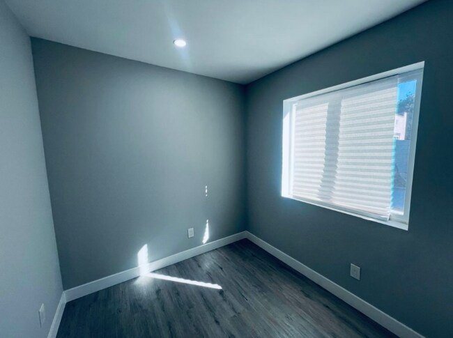 Foto del edificio - 2437 Cochran Ave