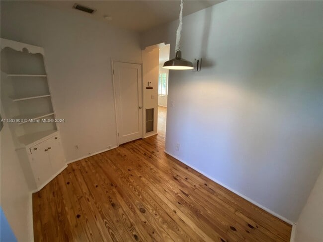 Building Photo - 1056 Jefferson Ave
