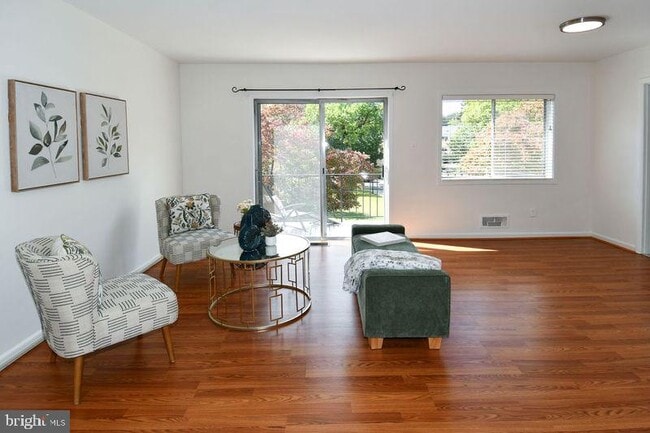 Building Photo - 10637 Montrose Ave