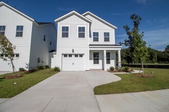 Building Photo - 426 Queenview Ln