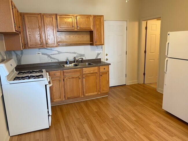 Foto del edificio - 872 N Marshfield Ave