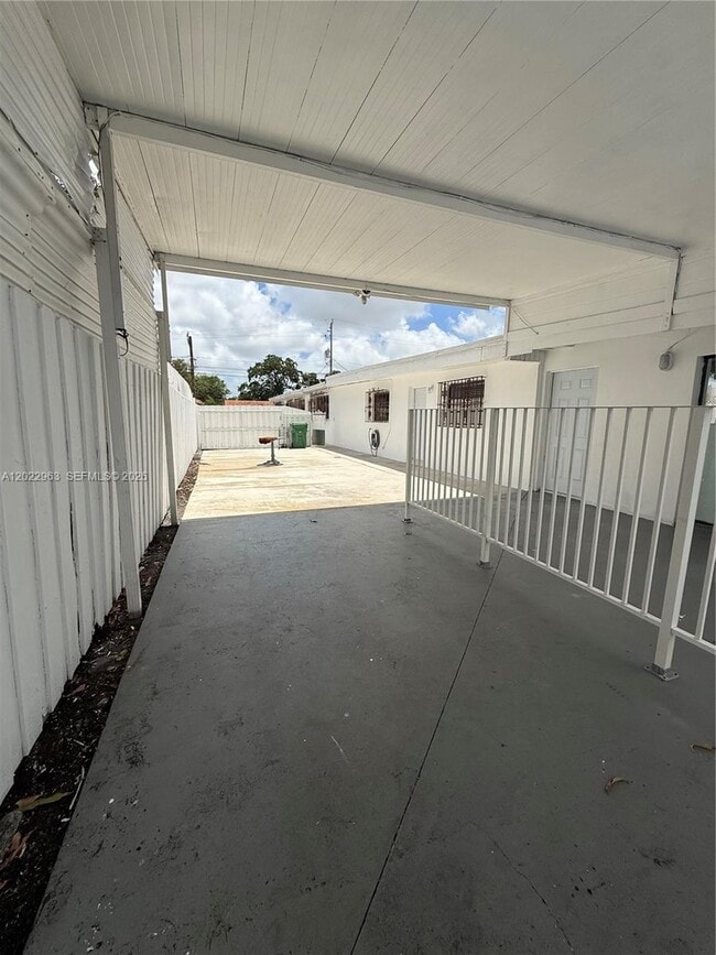 Building Photo - 1046 NW 33rd Ave
