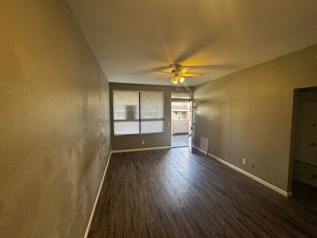 Foto del edificio - Serene 2-bedroom Condo in Orange
