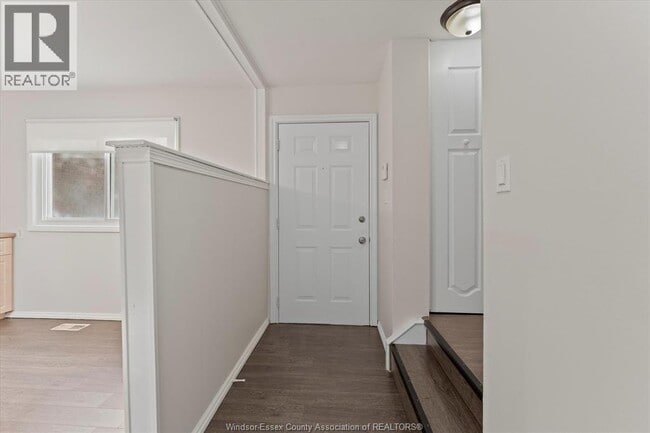 Building Photo - 5442 Lassaline Ave