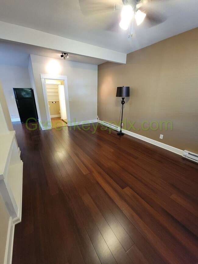 Building Photo - Amazing 1-Bedroom Unit in a Side-by-Side Duplex Near Hollywood District