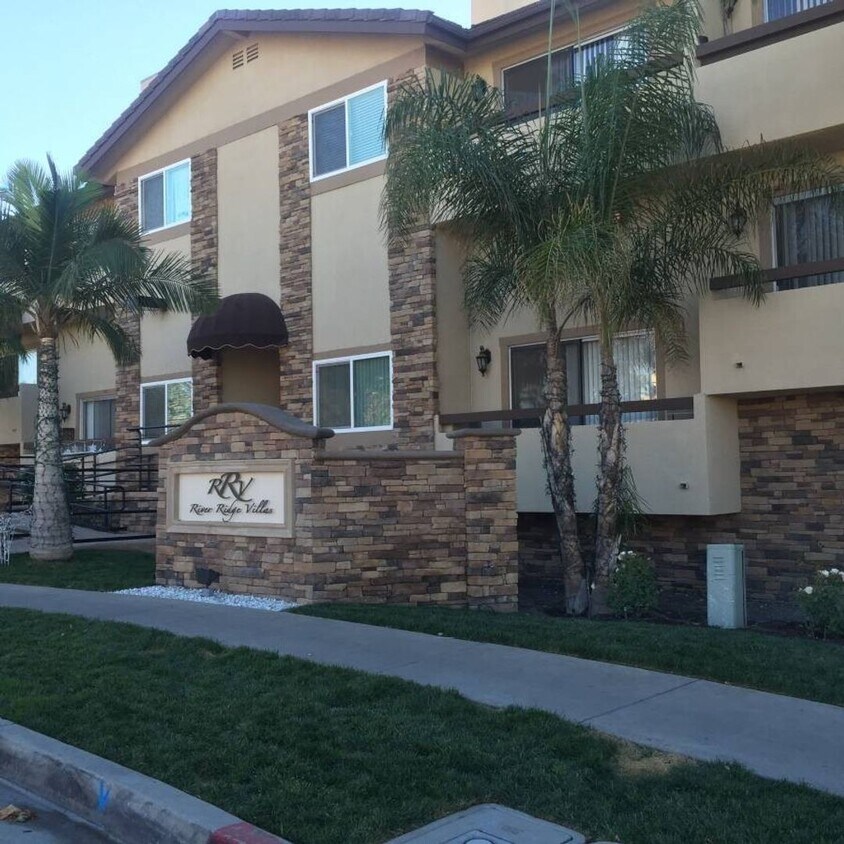 Primary Photo - 1 bed, 1 bath River Ridge apartment on 2nd...