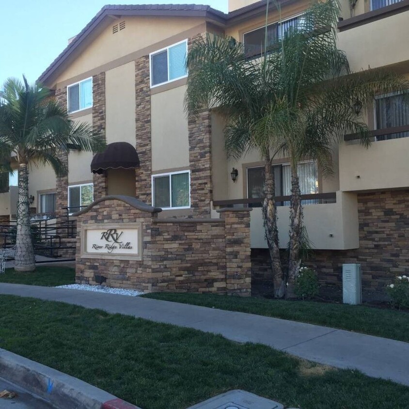 Primary Photo - Centrally located 2 bed, 2 bath gated apar...