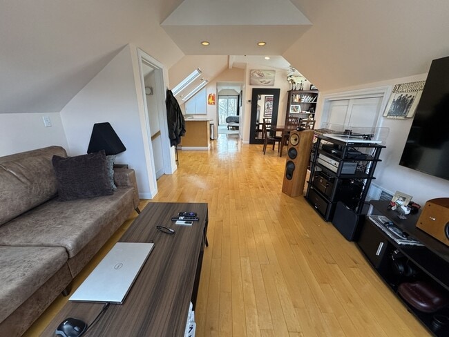 Foto del edificio - 17 Skahan Rd