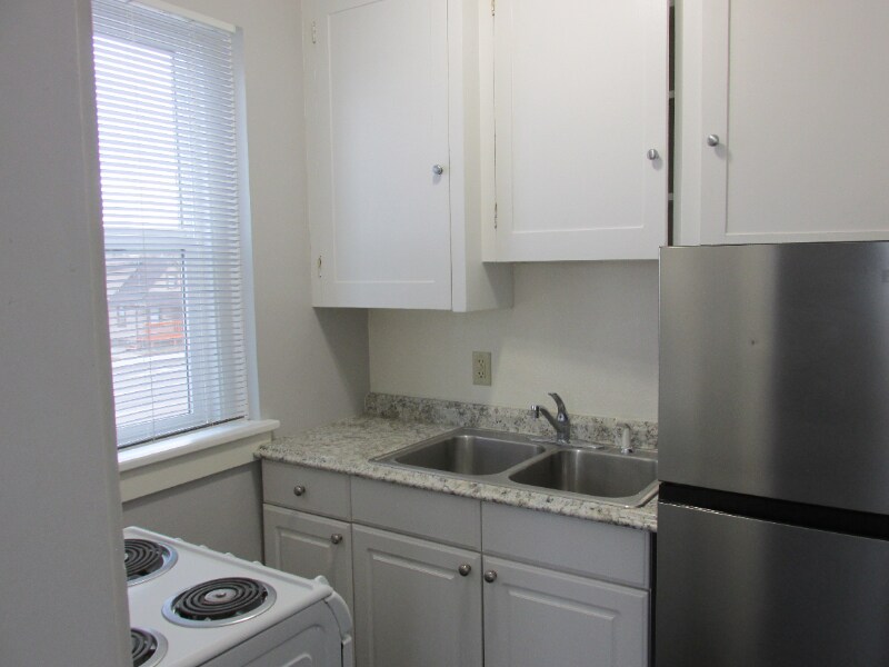 Building Photo - 520 2nd Ave S