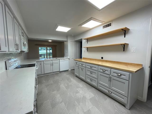 Building Photo - 2976 Buttonwood Dr