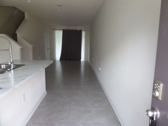 Foto del edificio - Well Maintained Townhouse, Oakleaf Area