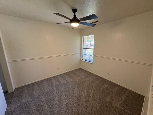 Foto del edificio - SW Visalia Home Available Now!