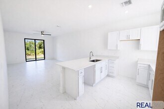 Building Photo - 1045-1047 Jaguar Blvd