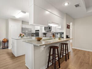 Building Photo - 211 Colony Park Dr