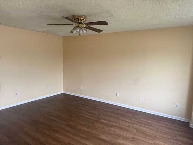 Building Photo - 2540 Barnesdale Wy