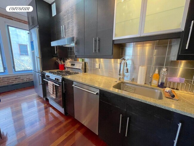 Foto del edificio - 613 E 6th St