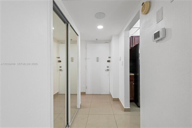 Foto del edificio - 19380 Collins Ave