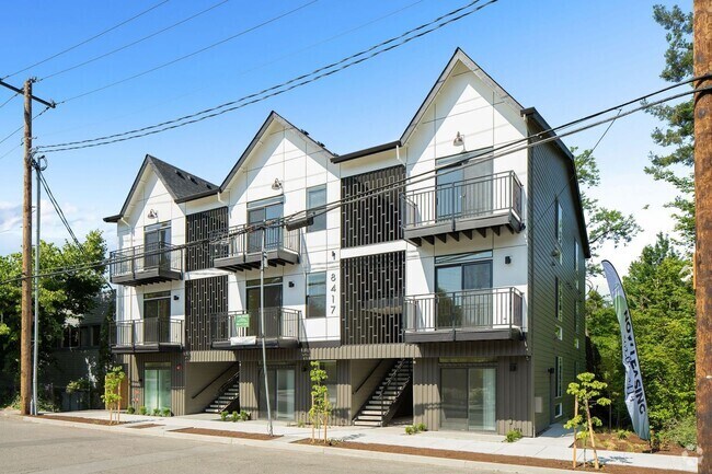 Building Photo - 8417 SW 24th Ave