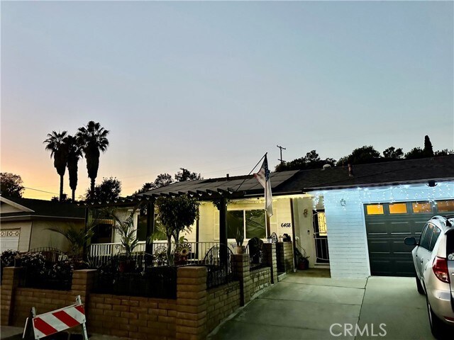 Foto del edificio - 6458 Hayward Way
