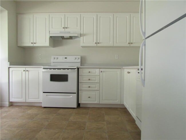 Building Photo - 305 Briarhill Ave