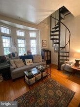 Building Photo - 922 S 49th St