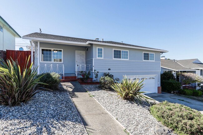 Building Photo - 3 Bed / 2.5 Bath Millbrae home in the high...