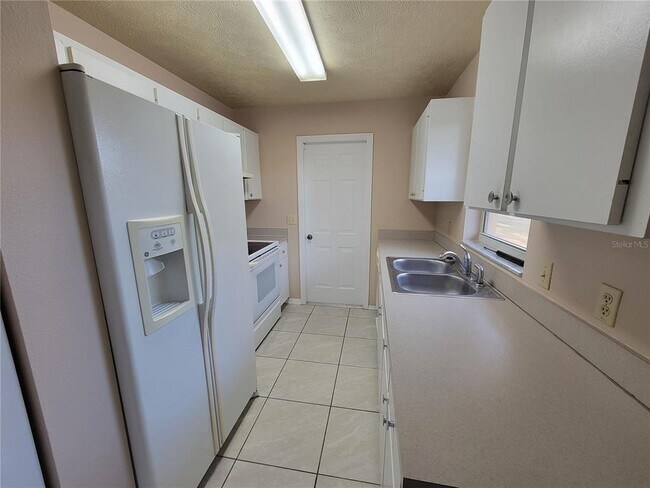 Building Photo - 51 Hemlock Radial Cir