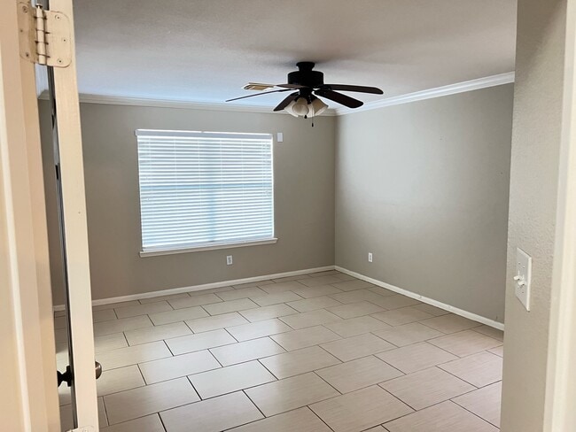 Foto del edificio - 2030 Waverly Glend Dr