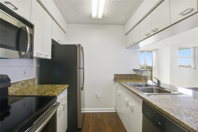 Foto del edificio - 1756 N Bayshore Dr