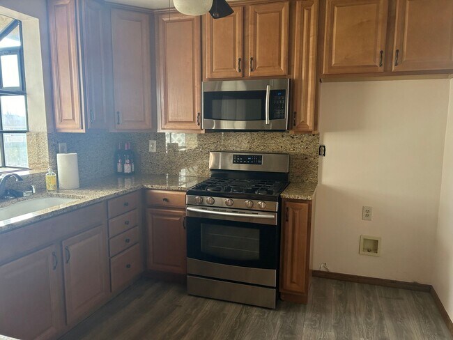 Building Photo - Horse Property in Golden Hills