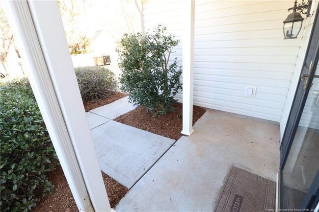 Foto del edificio - 100 Beverstone Dr