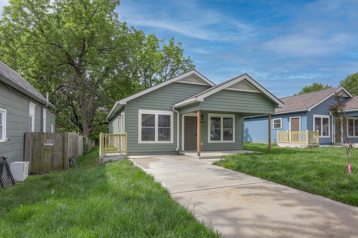 Primary Photo - 309 E Short Ave