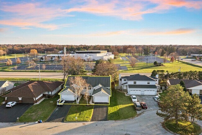 Foto del edificio - 6043 Boxwood Dr
