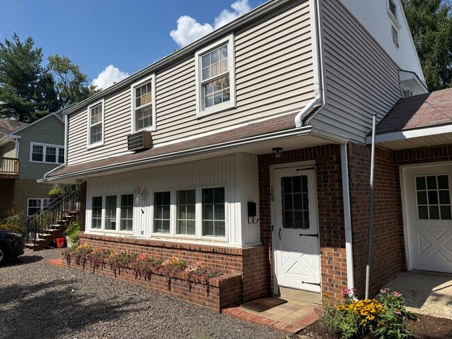 Building Photo - 106 Morgan Ave