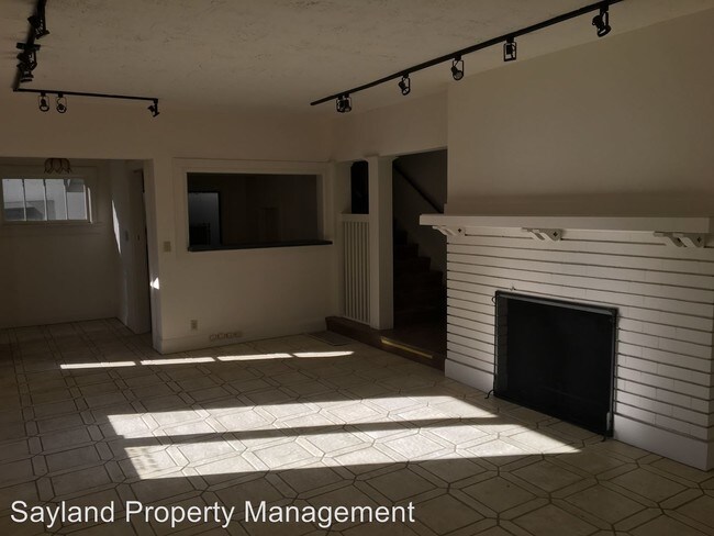 Building Photo - 1052 E Olive Ave