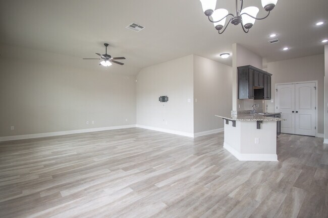 Foto del edificio - 14274 Tori Dawn Ct